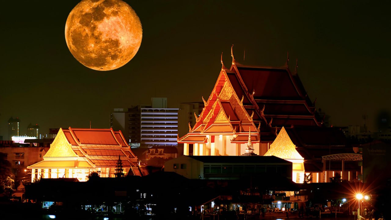 Завораживающее суперлуние в Таиланде