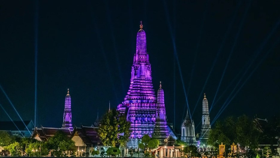 Световое шоу на реке Чаупхрая в Бангкоке