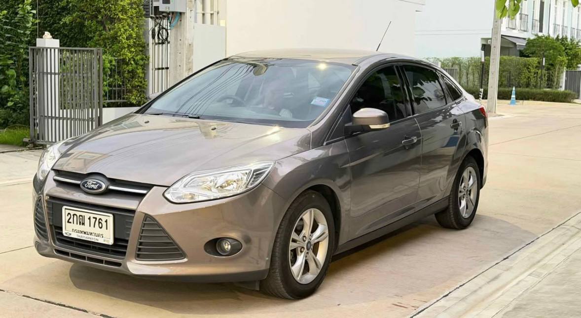 Продажа седана 2012 года