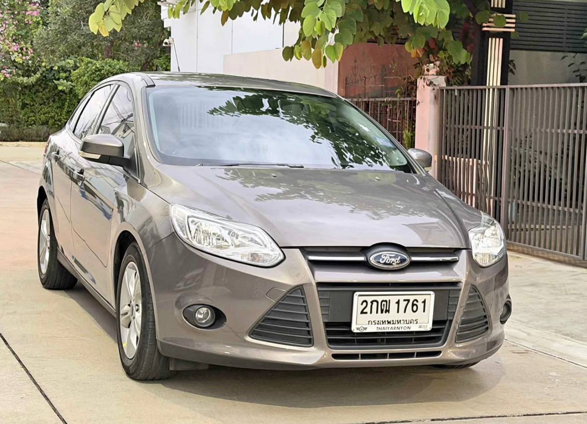 Продажа седана 2012 года