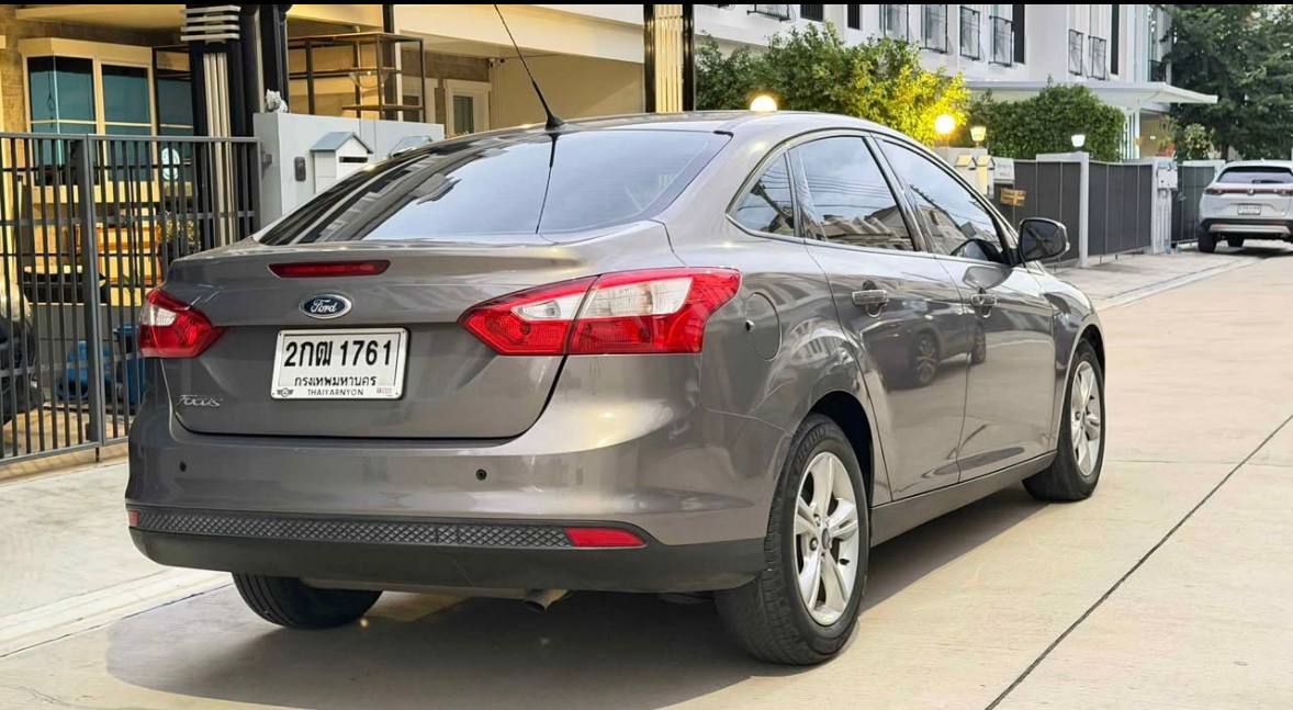 Продажа седана 2012 года