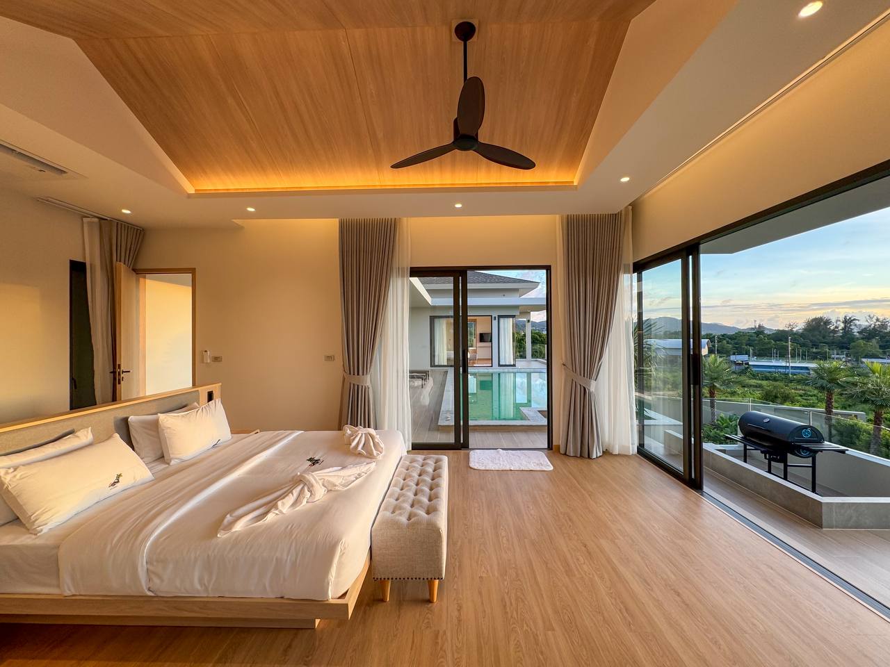 Роскошная вилла с видом на море