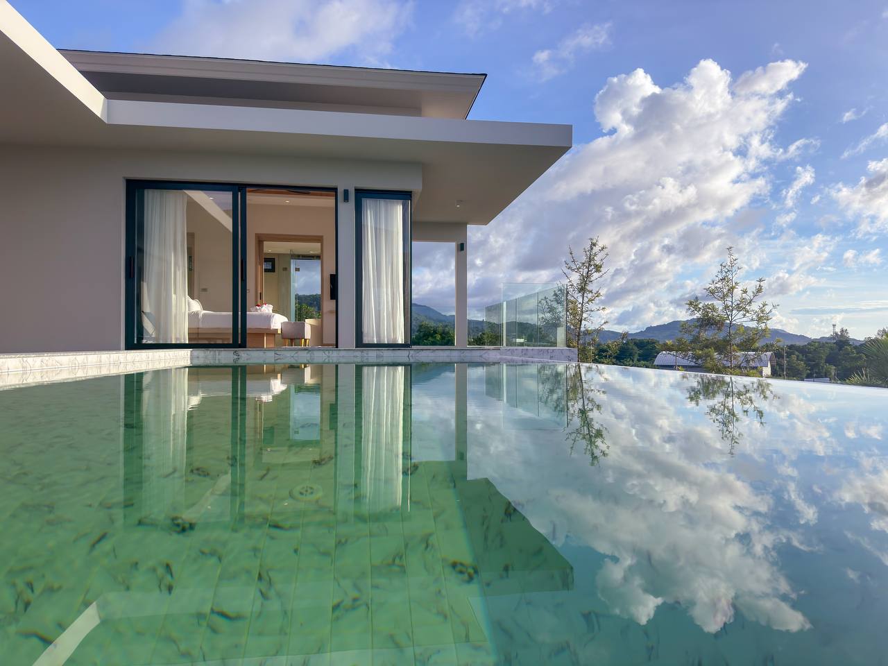 Роскошная вилла с видом на море