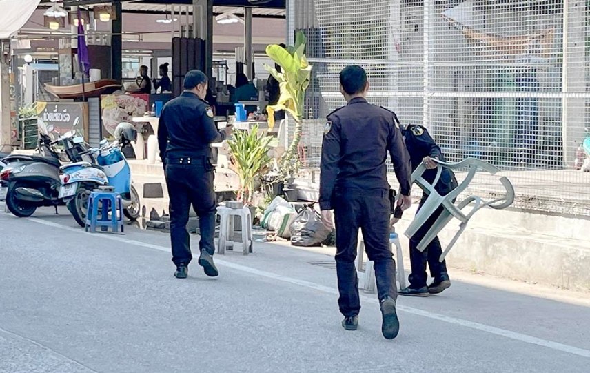 Паттайя очищает тротуары для пешеходов