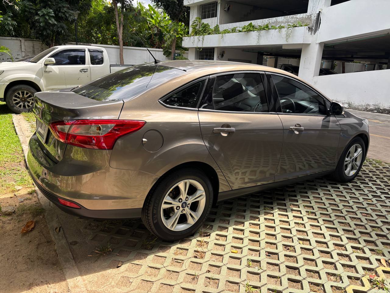 Продажа седана 2012 года