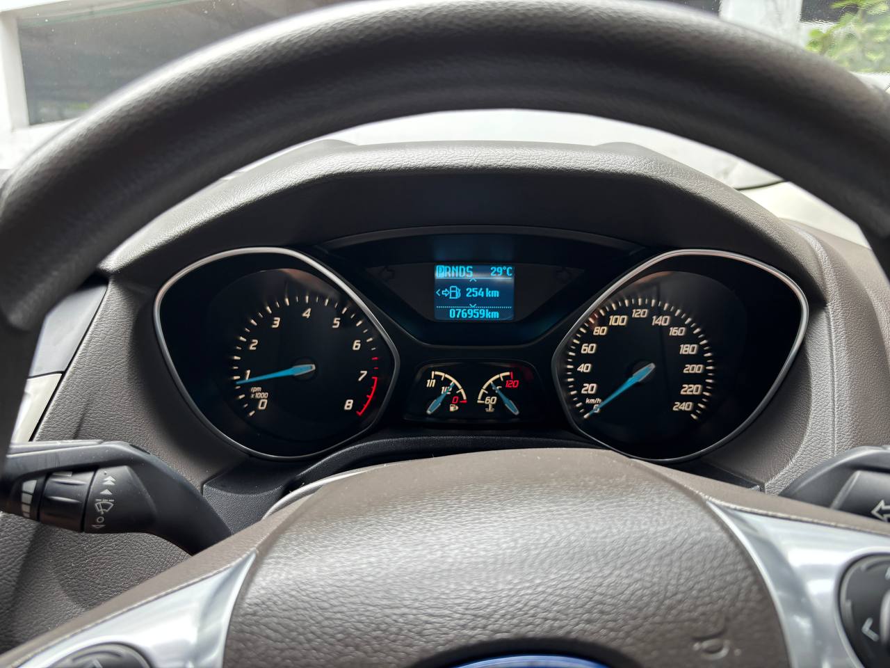 Продажа седана 2012 года