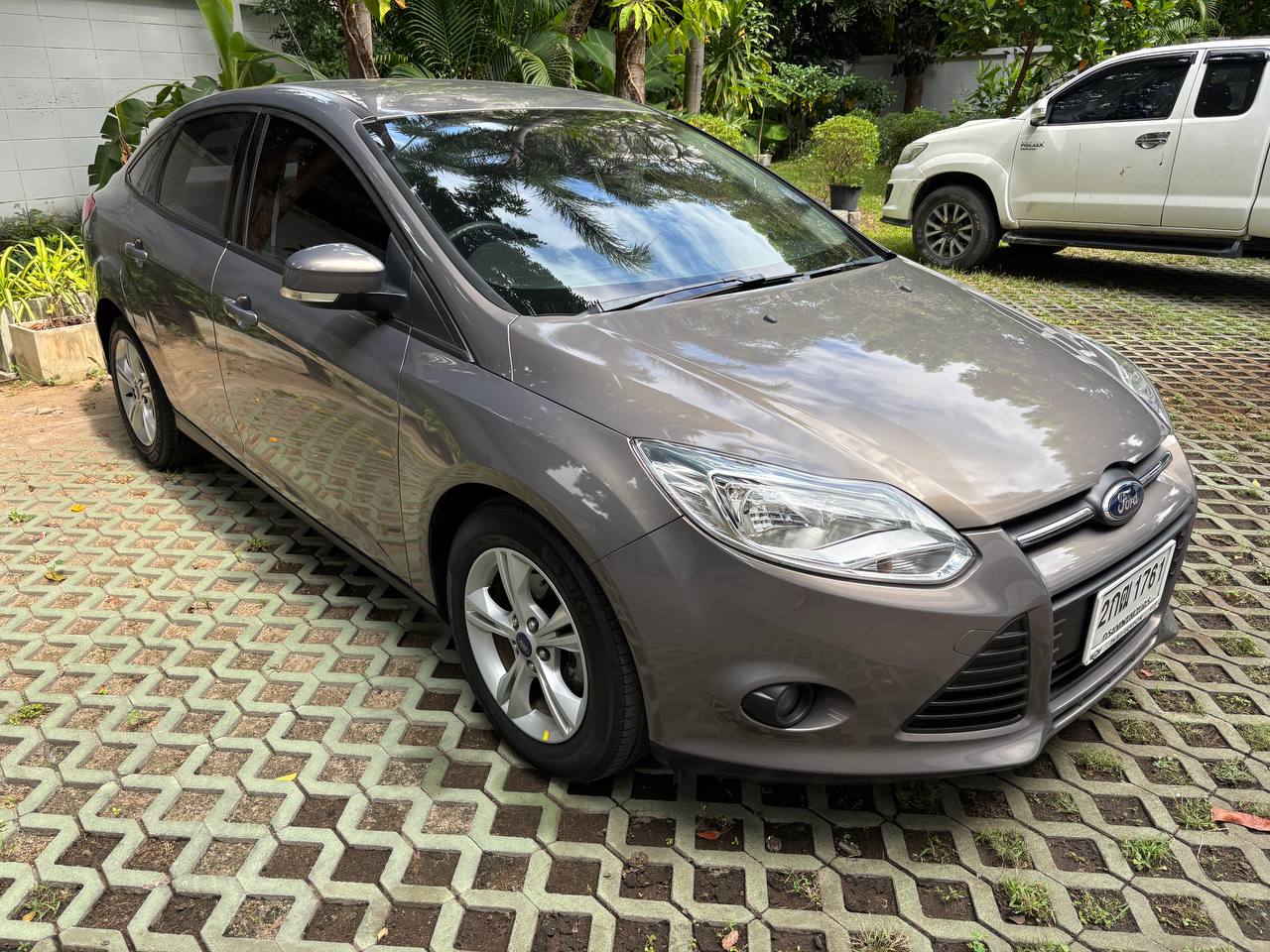 Продажа седана 2012 года