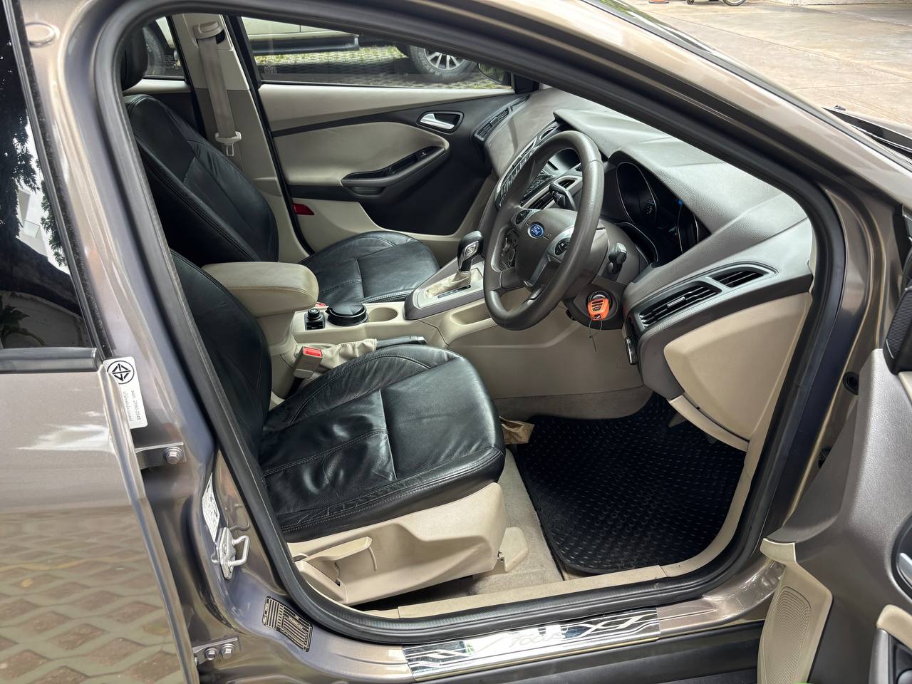 Продажа седана 2012 года