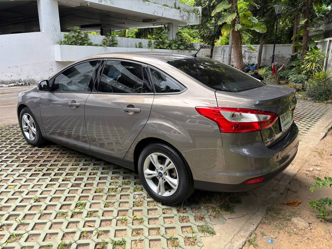 Продажа седана 2012 года