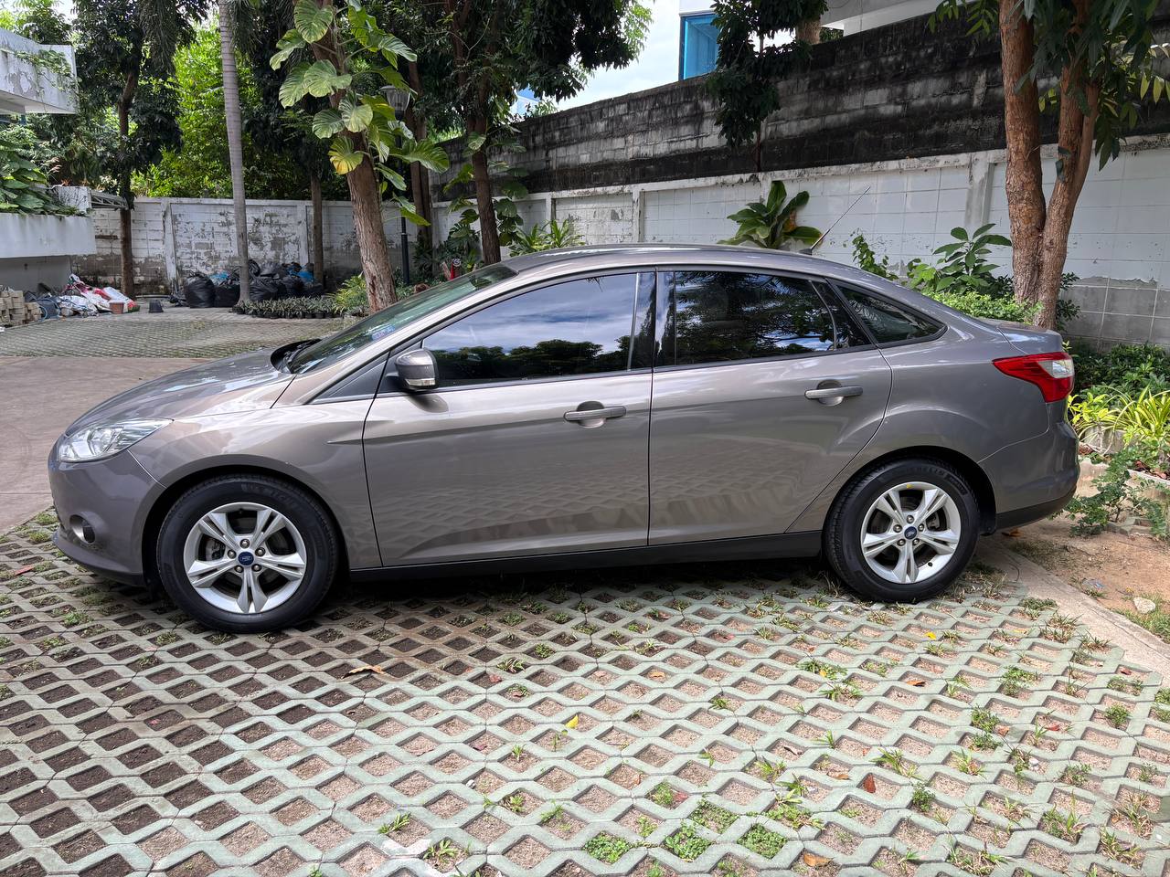 Продажа седана 2012 года