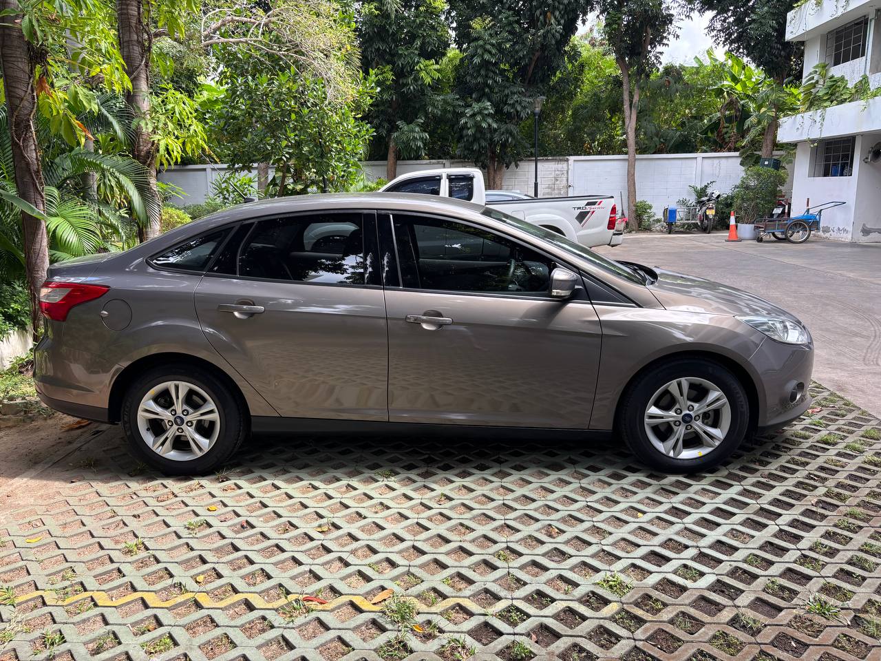 Продажа седана 2012 года