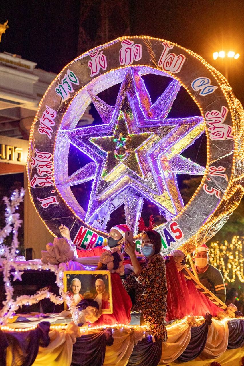 Праздник света и веры в Саконнакхоне