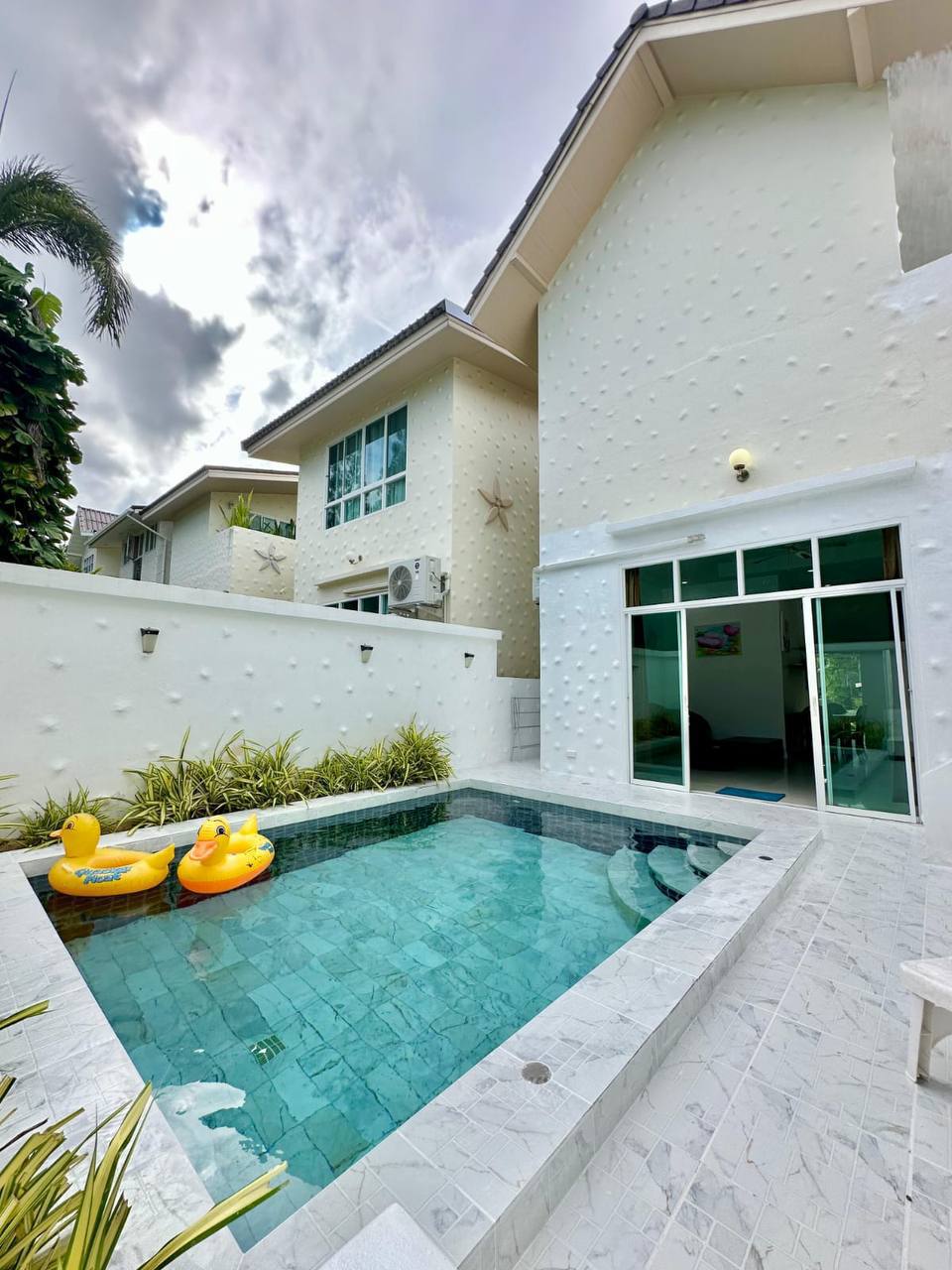 Продажа виллы с бассейном