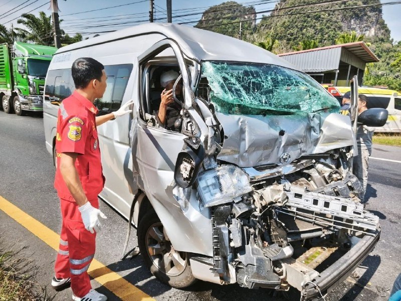 Авария в Пхангнга с туристами