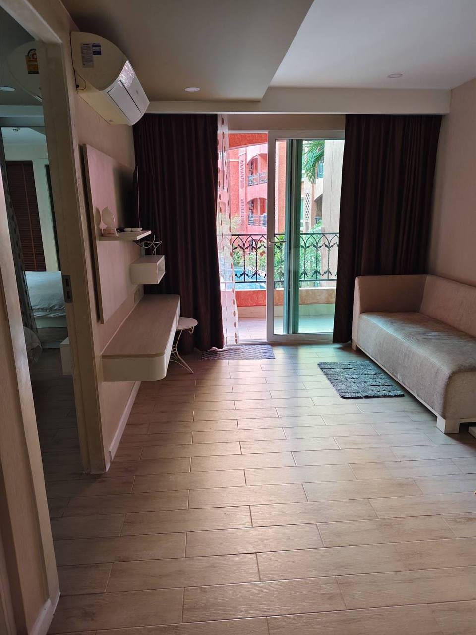 Аренда укомплектованной квартиры с видом на бассейн