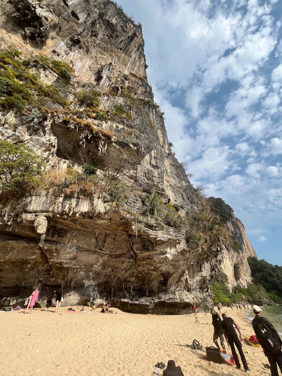 Британский турист госпитализирован после прыжка