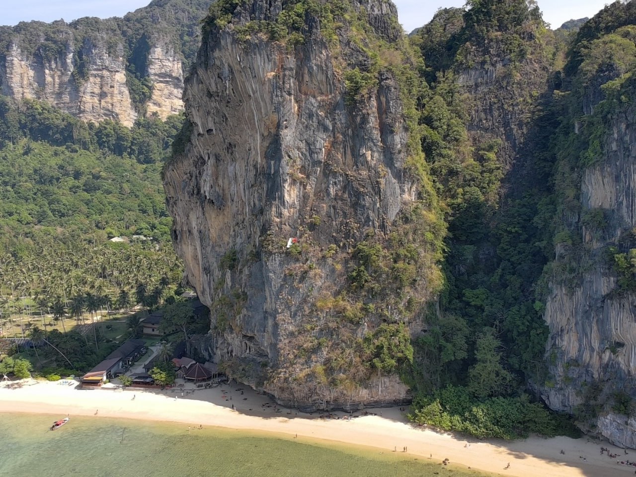 Британский турист госпитализирован после прыжка