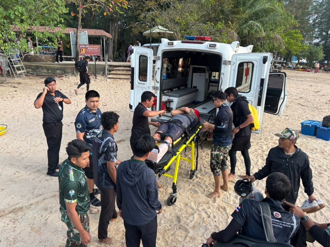 Турист госпитализирован после прыжка с парашютом