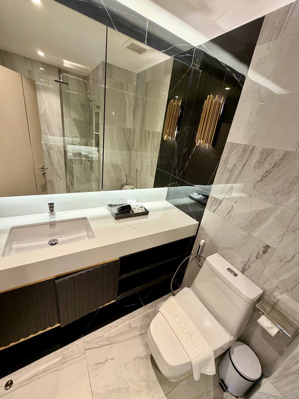 Аренда новой студии с бассейном