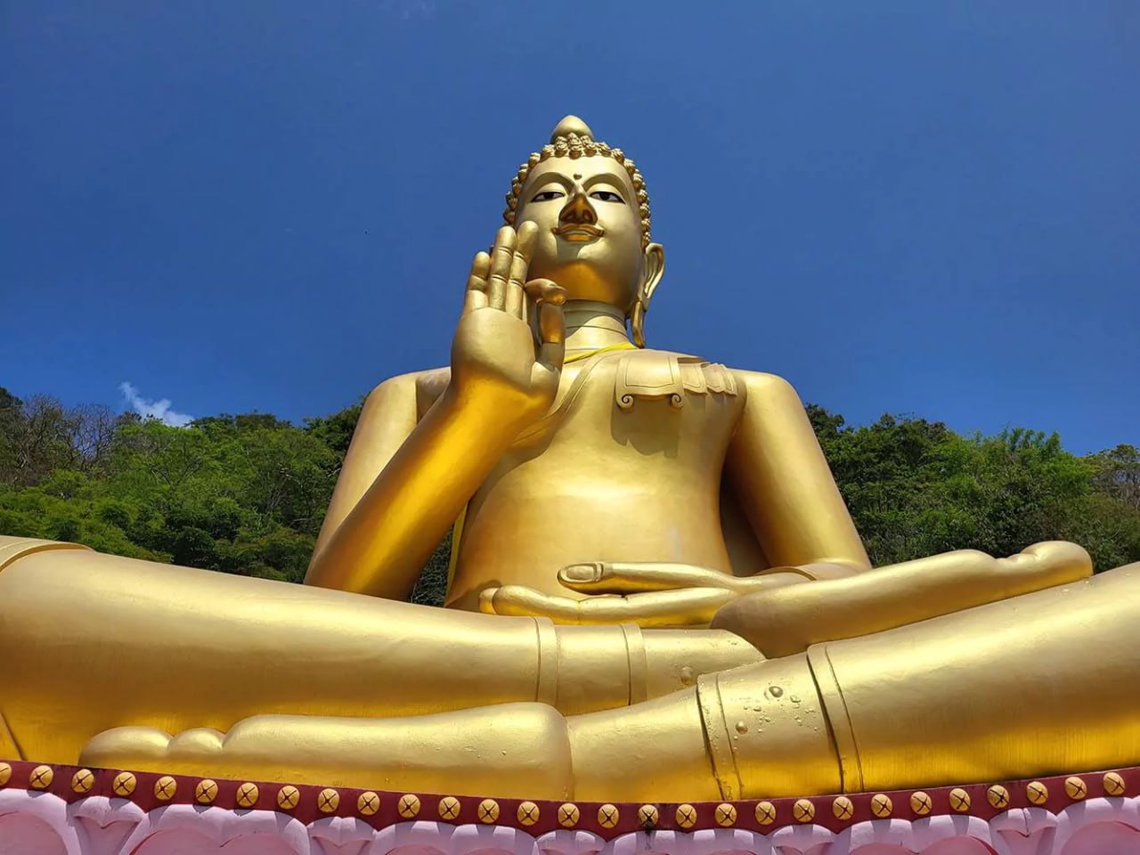 Большой Будда и храм на Пхукете