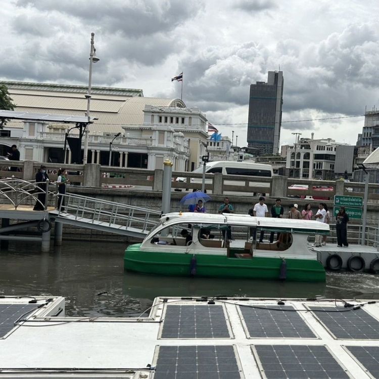 Электрические лодки-такси в Бангкоке