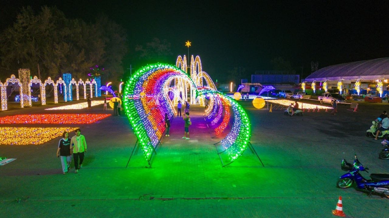 Фестиваль огней и динозавров на Пхукете