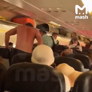 Турист устроил бунт в самолете