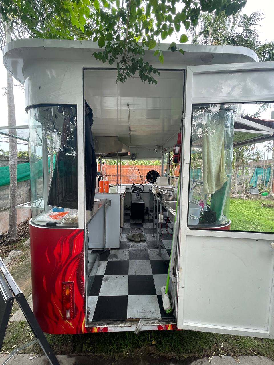 Продажа фургона-ресторана с оборудованием