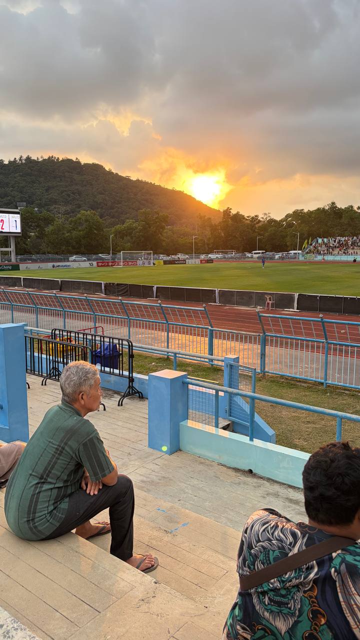 Поддержка футбольной команды на матче