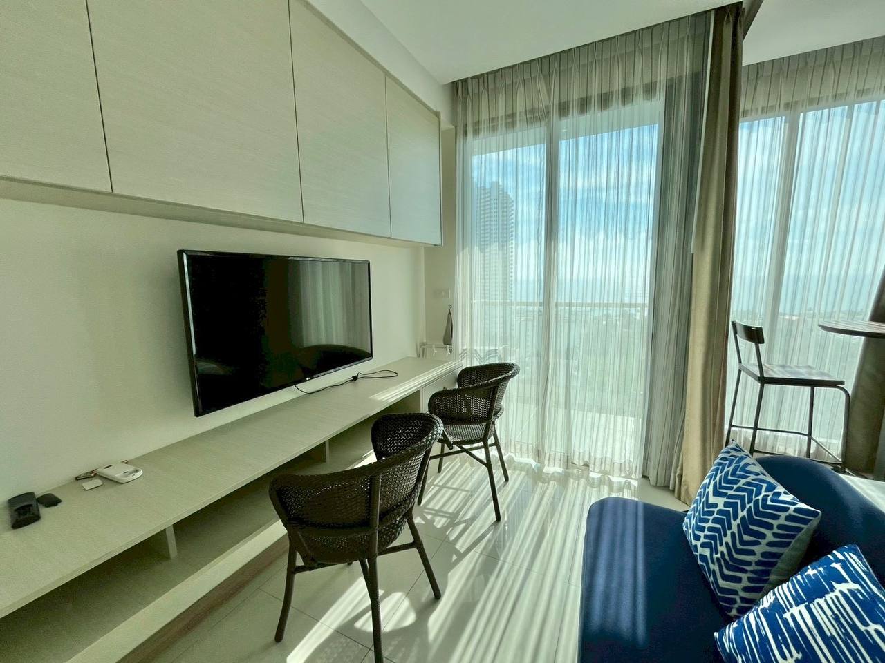 Люкс-кондо на второй линии от моря