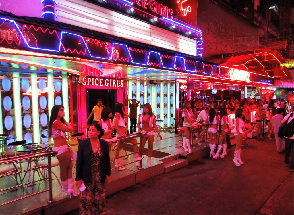 История улицы Сой Ковбой в Бангкоке