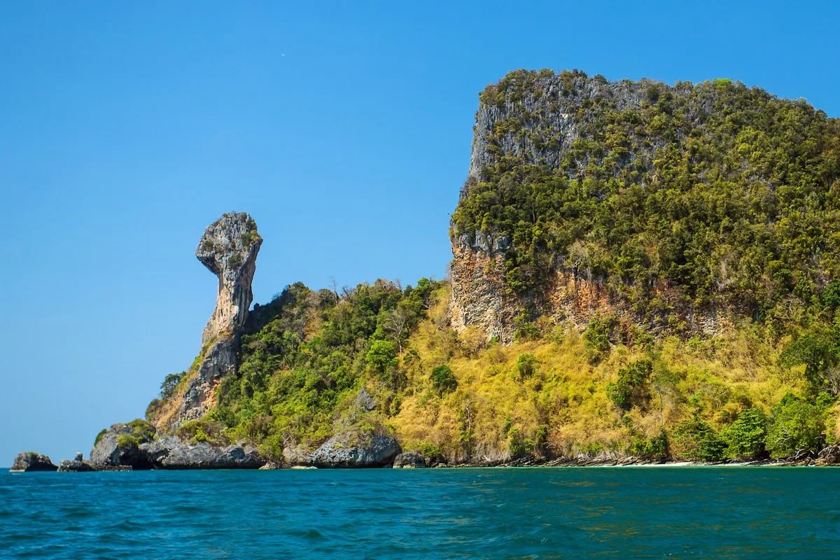 Уникальный остров в форме куриной головы