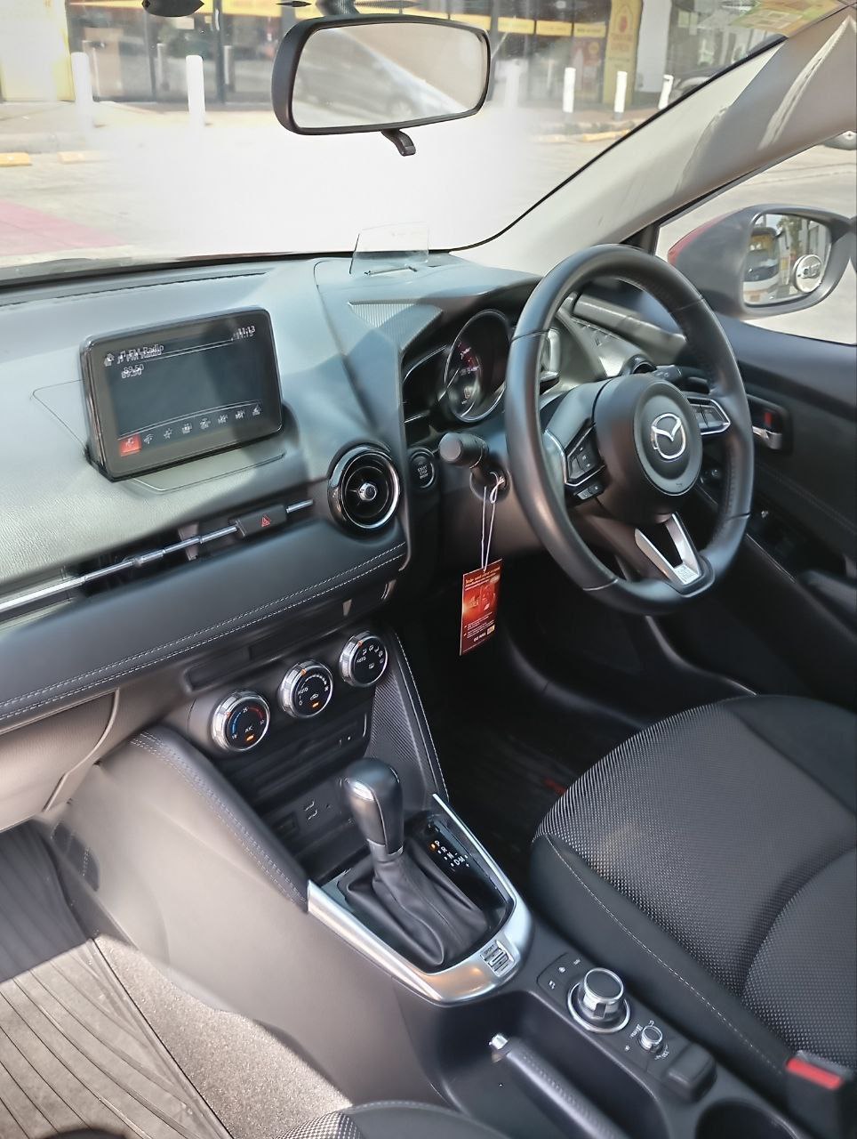 Продажа компактного автомобиля в Таиланде