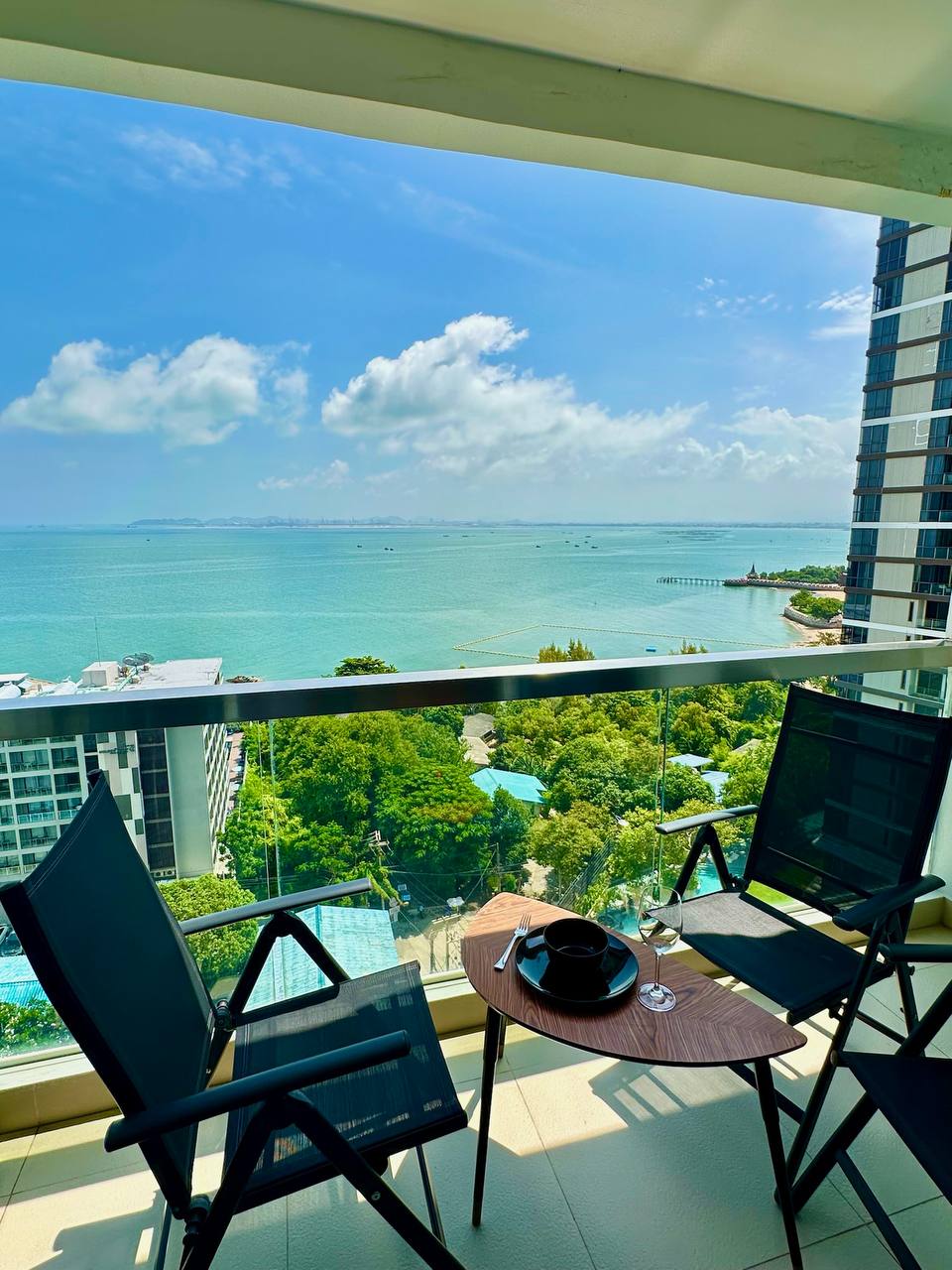 Просторная студия на первой береговой линии