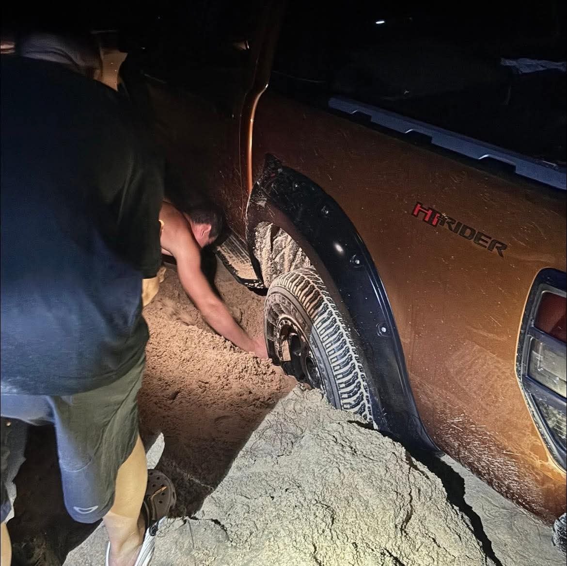 Российские туристы застряли на пляже в Таиланде