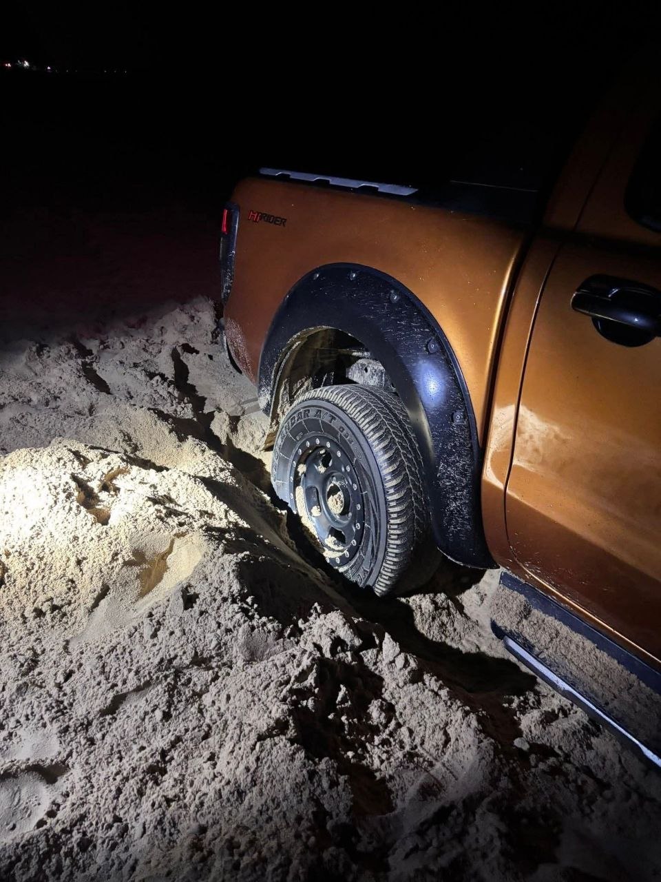 Российские туристы застряли на пляже в Таиланде