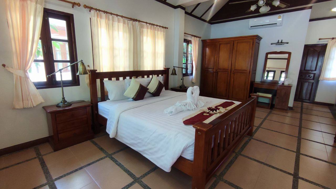 Аренда виллы с бассейном в Чалонге