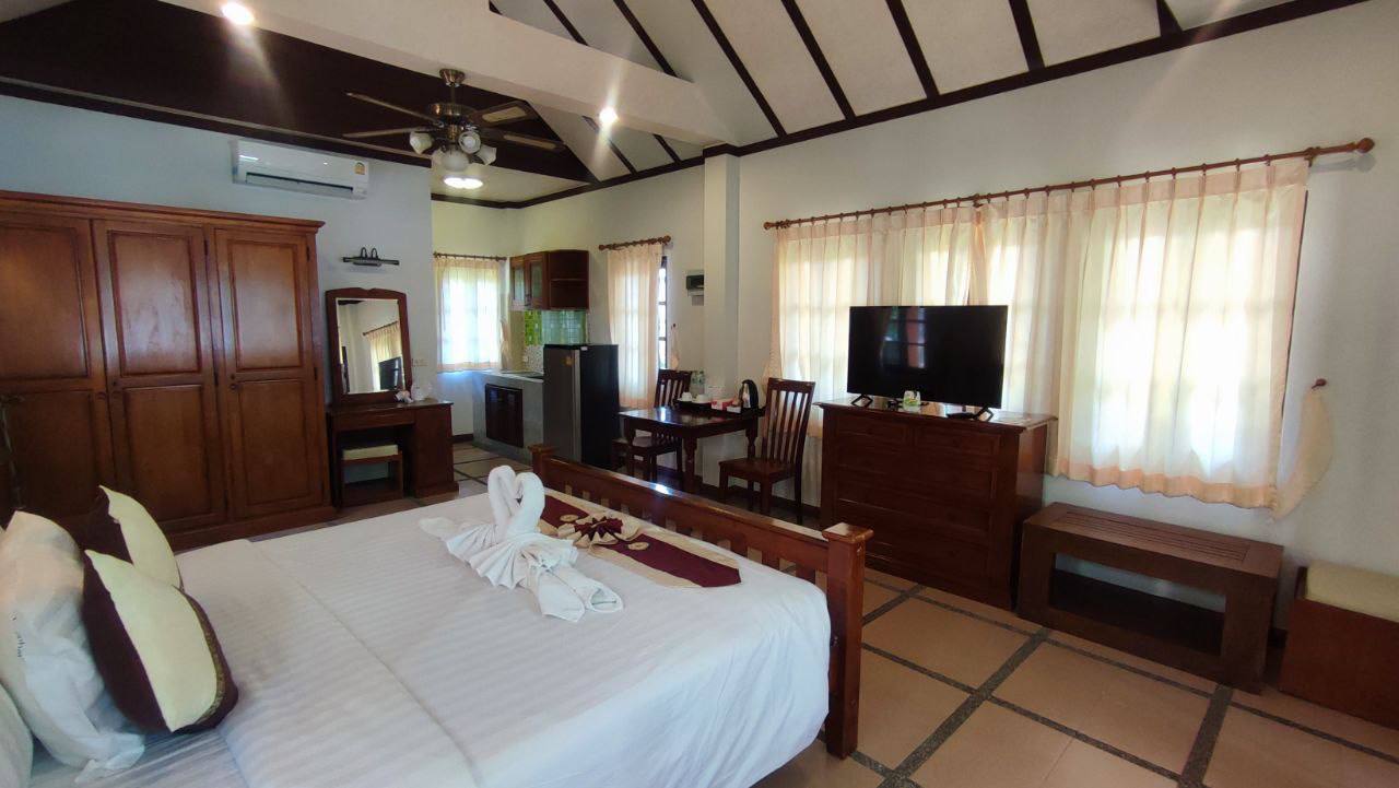 Аренда виллы с бассейном в Чалонге