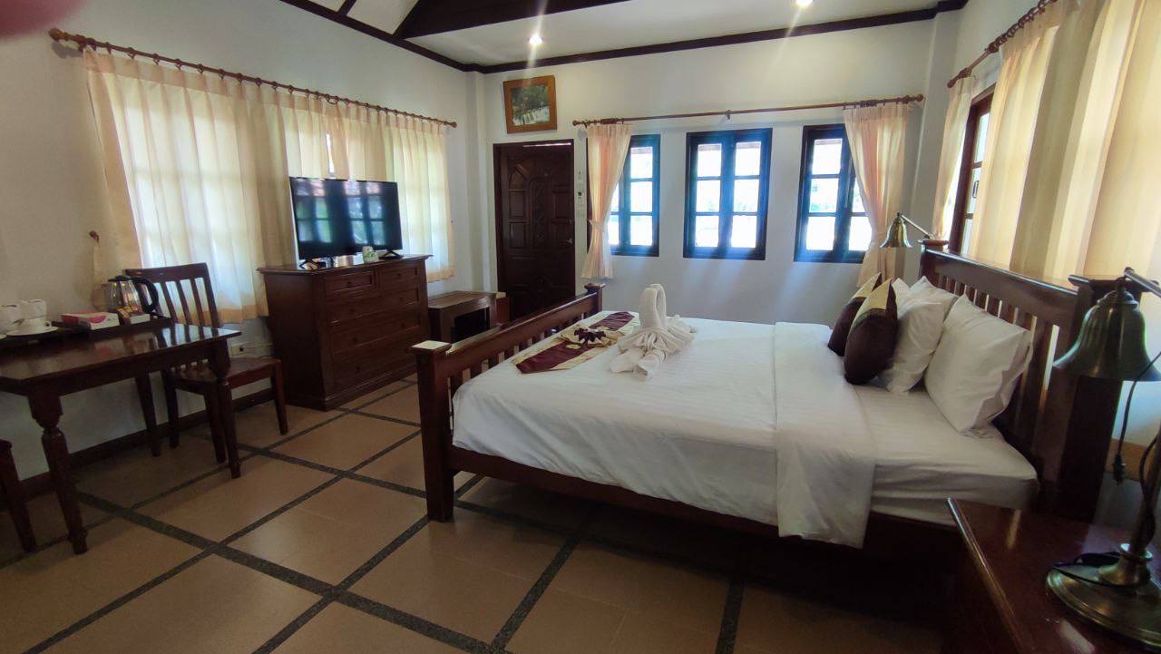 Аренда виллы с бассейном в Чалонге