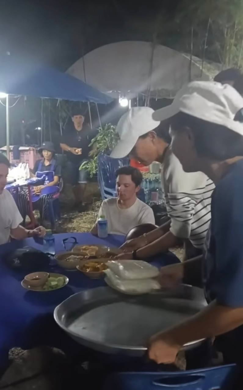 Туристы случайно зашли на похороны в Таиланде