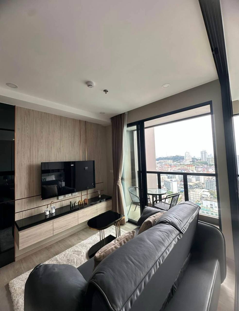 Аренда люкс-кондо на холме Пратамнак