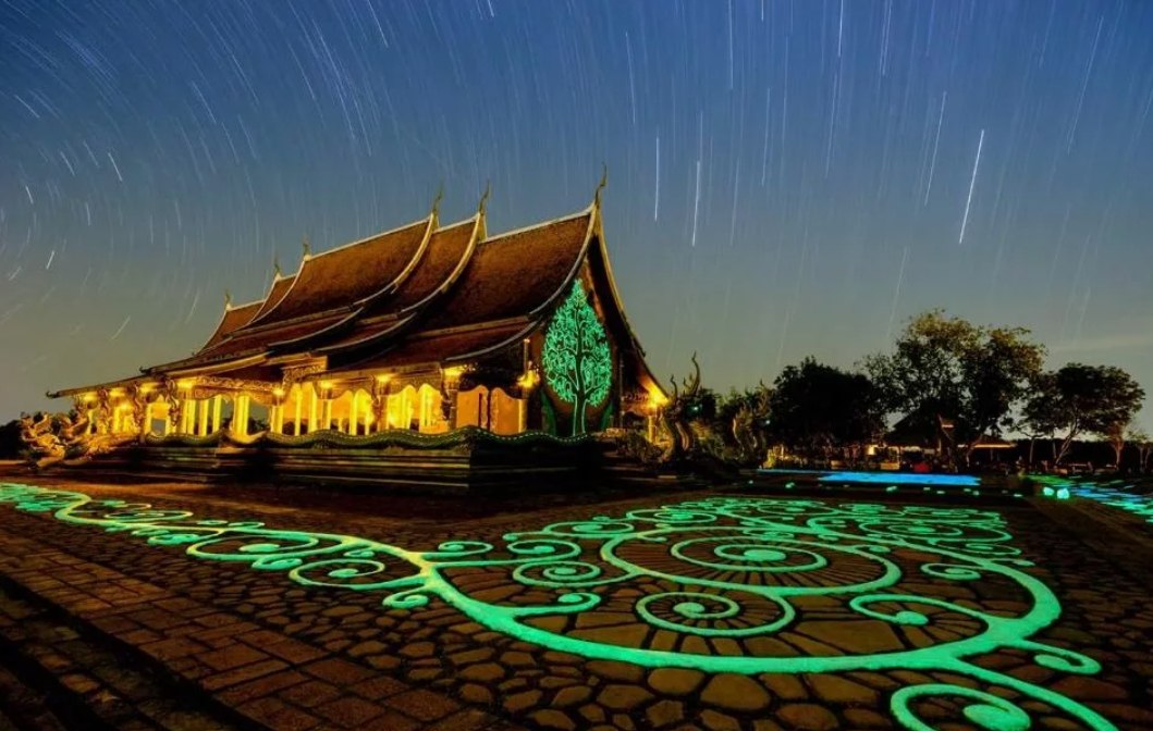 Сияющий храм Убонратчатхани