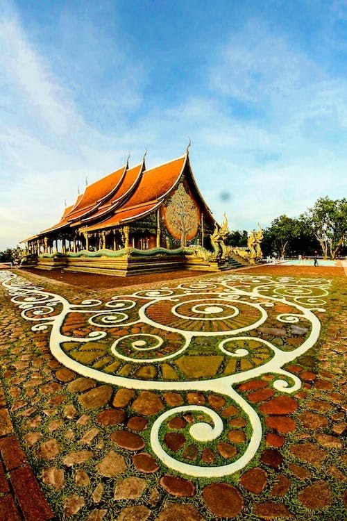 Сияющий храм Убонратчатхани