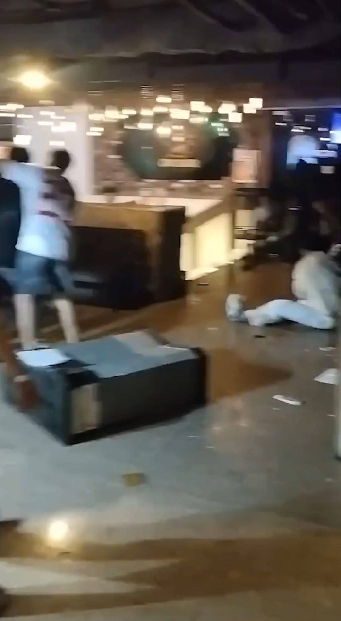 Стрельба в баре на Каосан Роуд