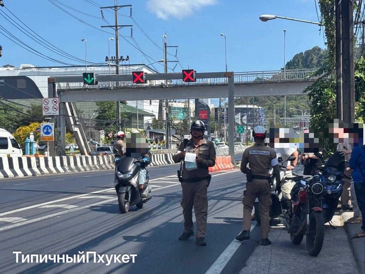 Массовая проверка мотоциклистов у тоннеля