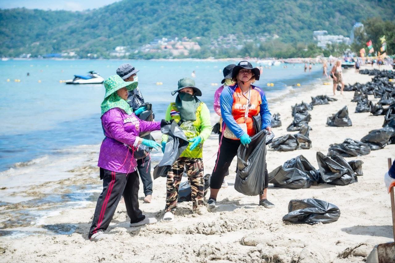 Патонг: водоросли на пляже