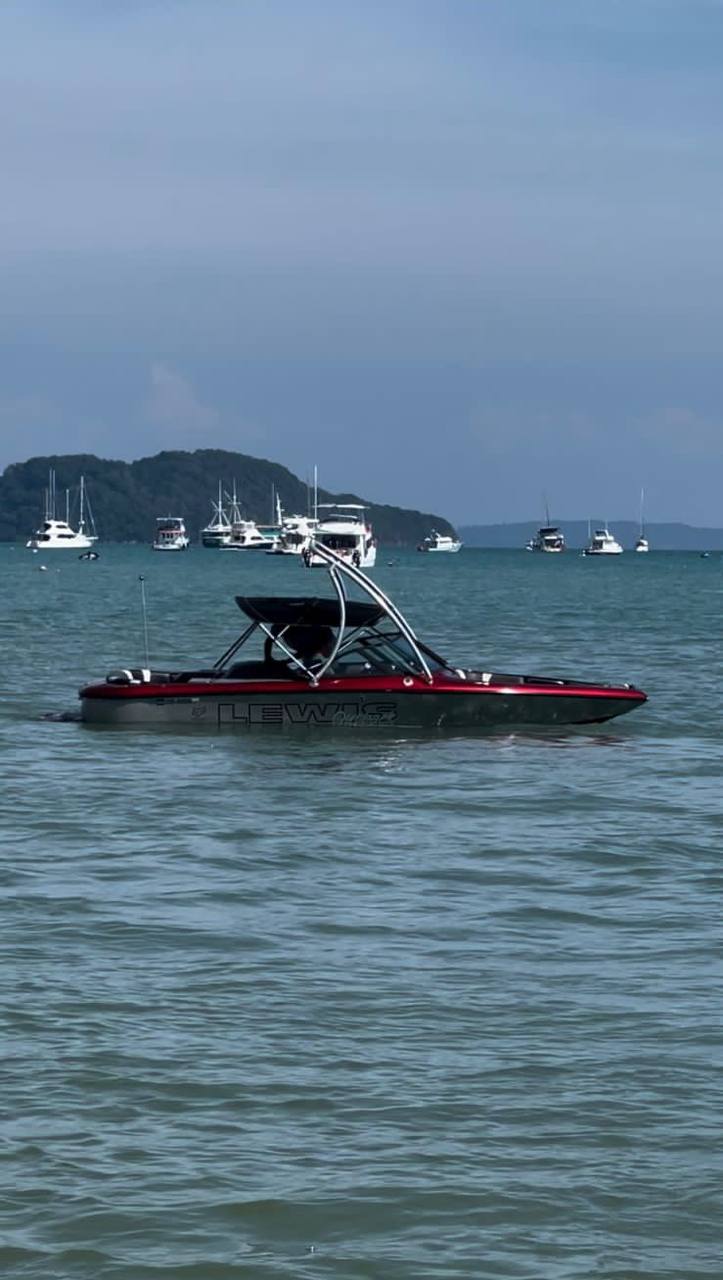 Продажа катера-буксировщика с мотором 350