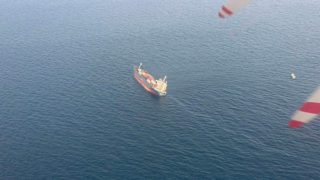 Крушение контейнеровоза у Пхукета