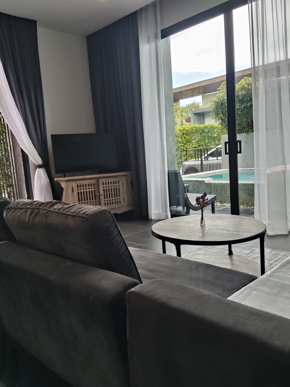 Вилла с бассейном в Чалонг / Раваи