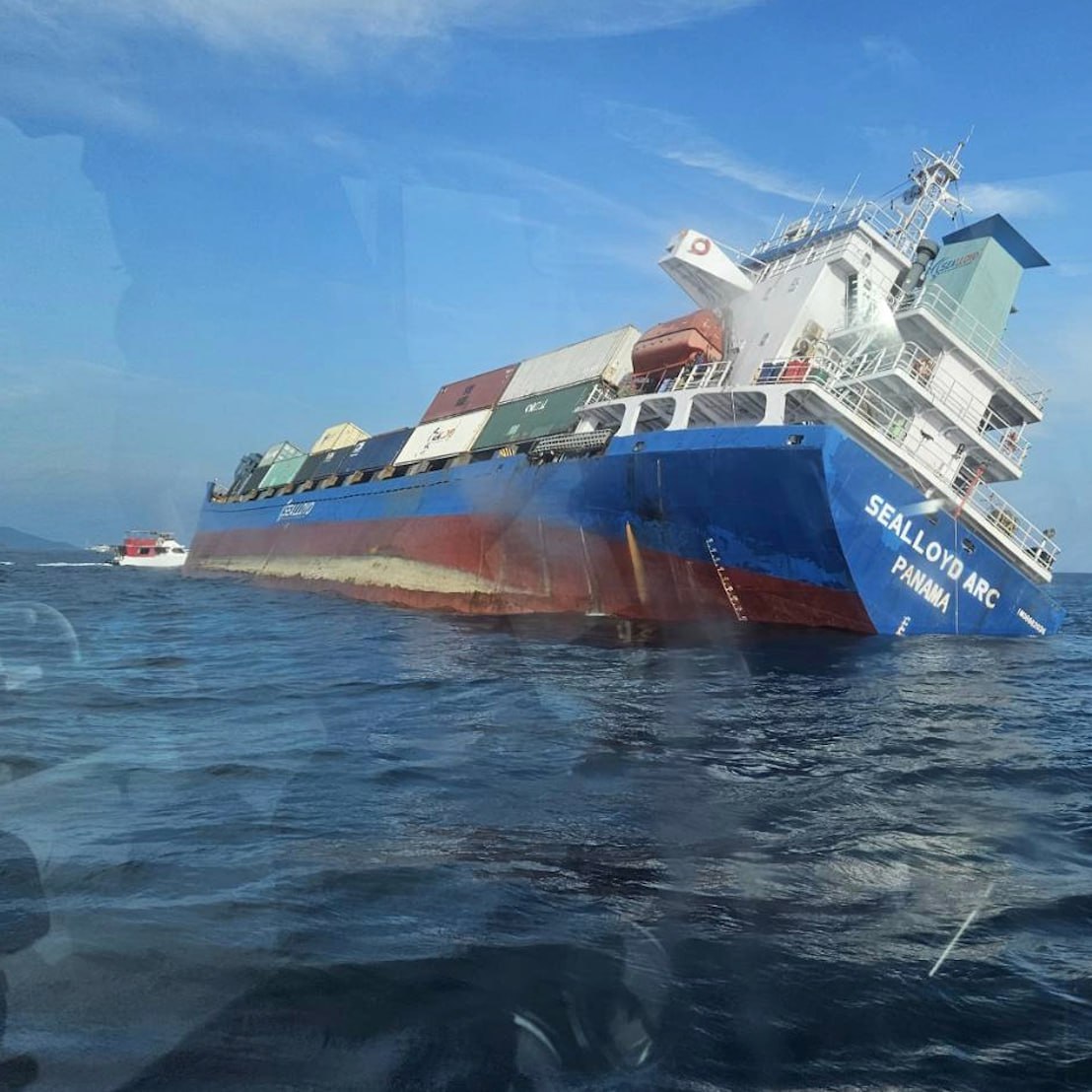 Разлив нефтепродуктов у Пхукета